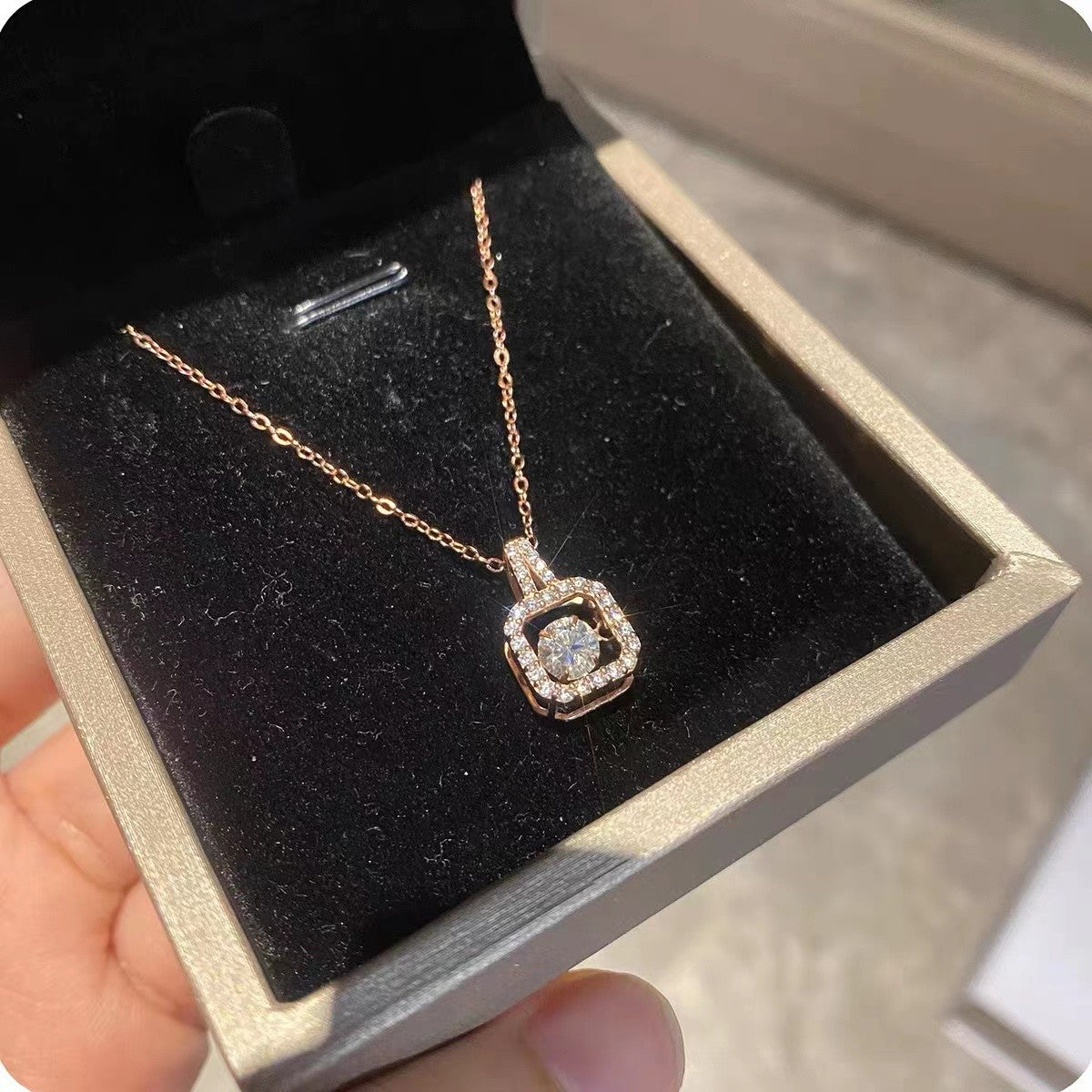 Collana con Pendente Geometrico Minimalista in Acciaio al Titanio Placcato Oro e Catena a O per Donna