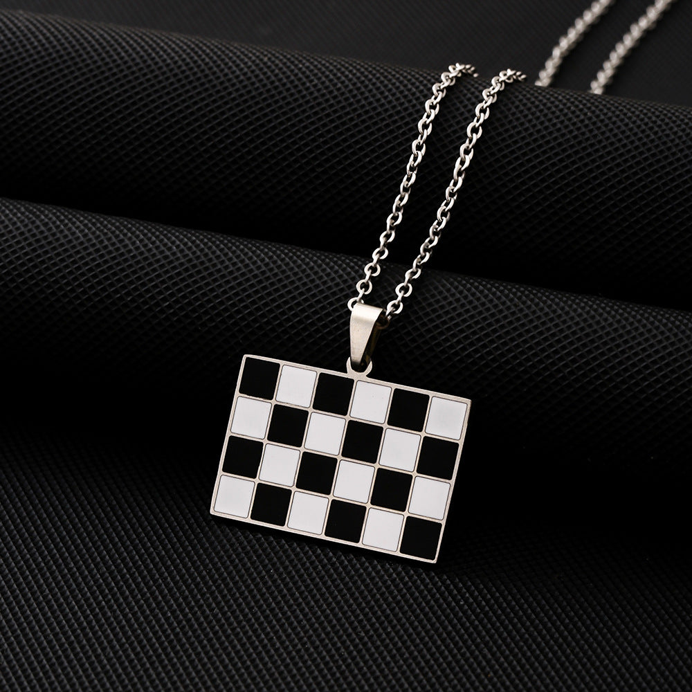 Elegante Collana con Ciondolo a Bandiera da Corsa Geometrica Smaltata in Acciaio Inossidabile e Acciaio al Titanio con Catena a O per Uomo e Donna