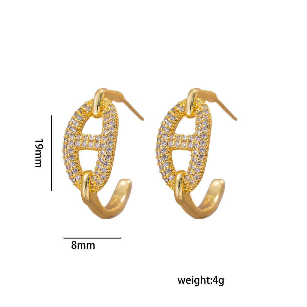 Orecchini a perno minimalisti a forma di naso di maiale in rame placcato oro 18 carati con intarsio completo di strass per donna