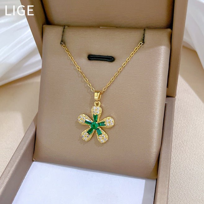 Elegante collana a pendente con fiore a cinque petali per donna, con intarsio completo di strass su catena in acciaio al titanio