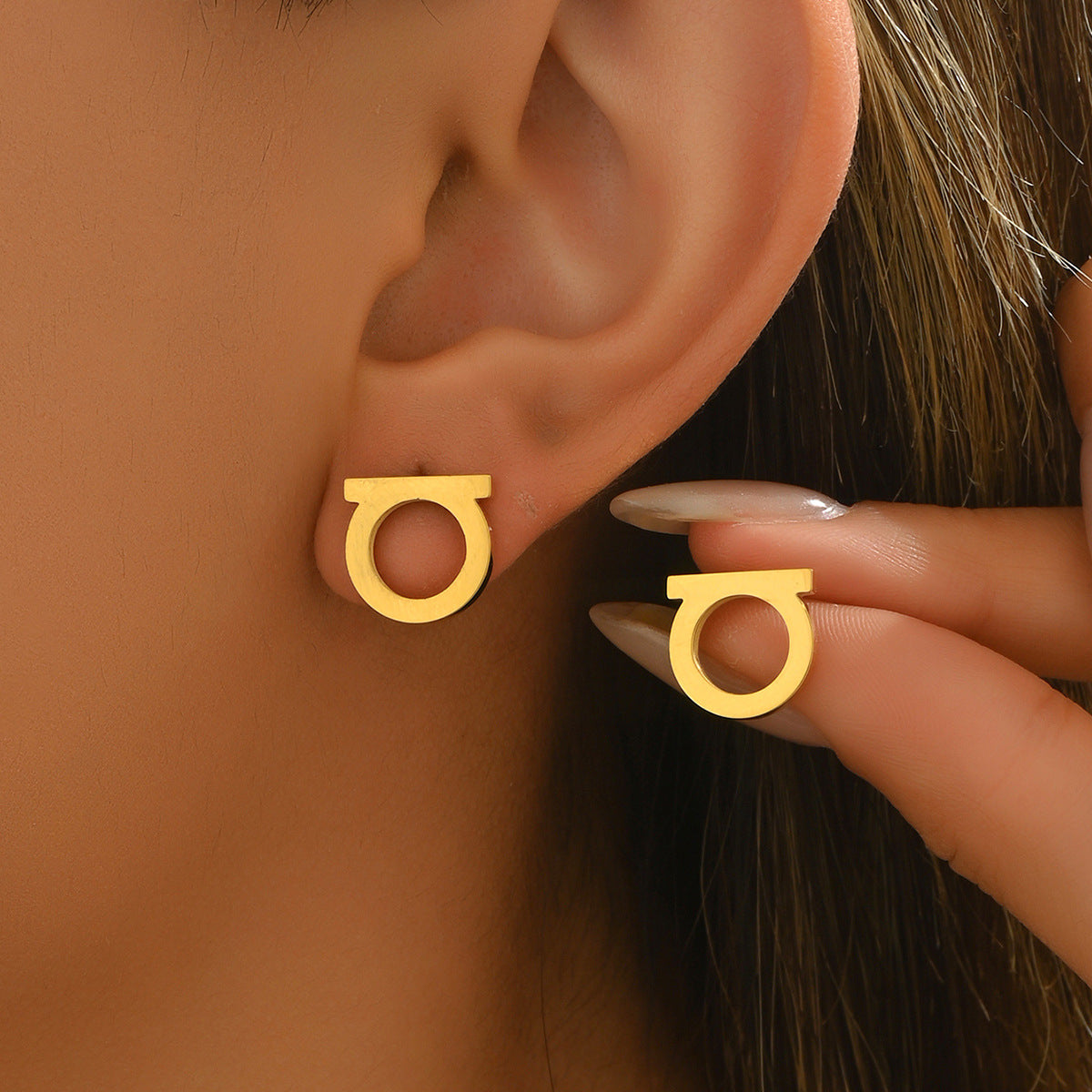 Pendientes con diseño de letra de estilo bosque minimalista para mujer en cobre con acabado galvanizado