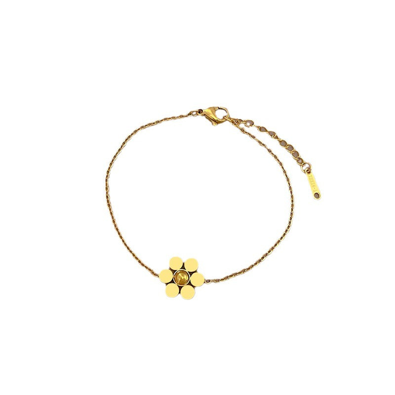 Vintage Style Six-Petal Flower Beaded Bracelet for Women Made of Titanium Steel with Gold Inlay and Wavy Texture