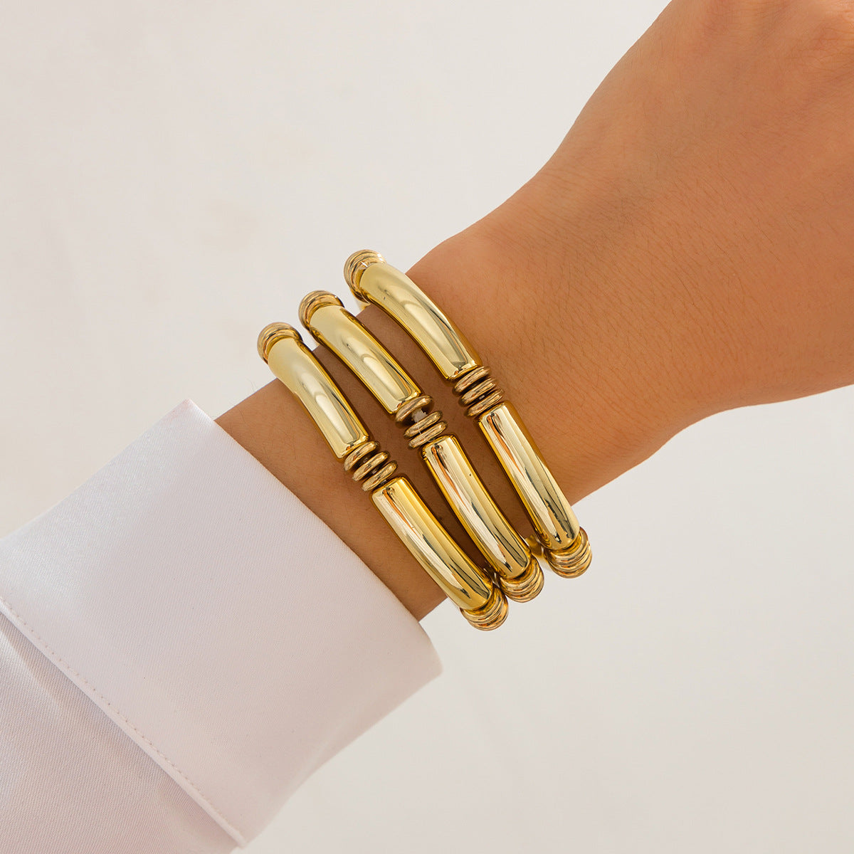 Set di braccialetti a polsino rigido da donna geometrici minimalisti con perline, in lega di zinco con finitura placcata