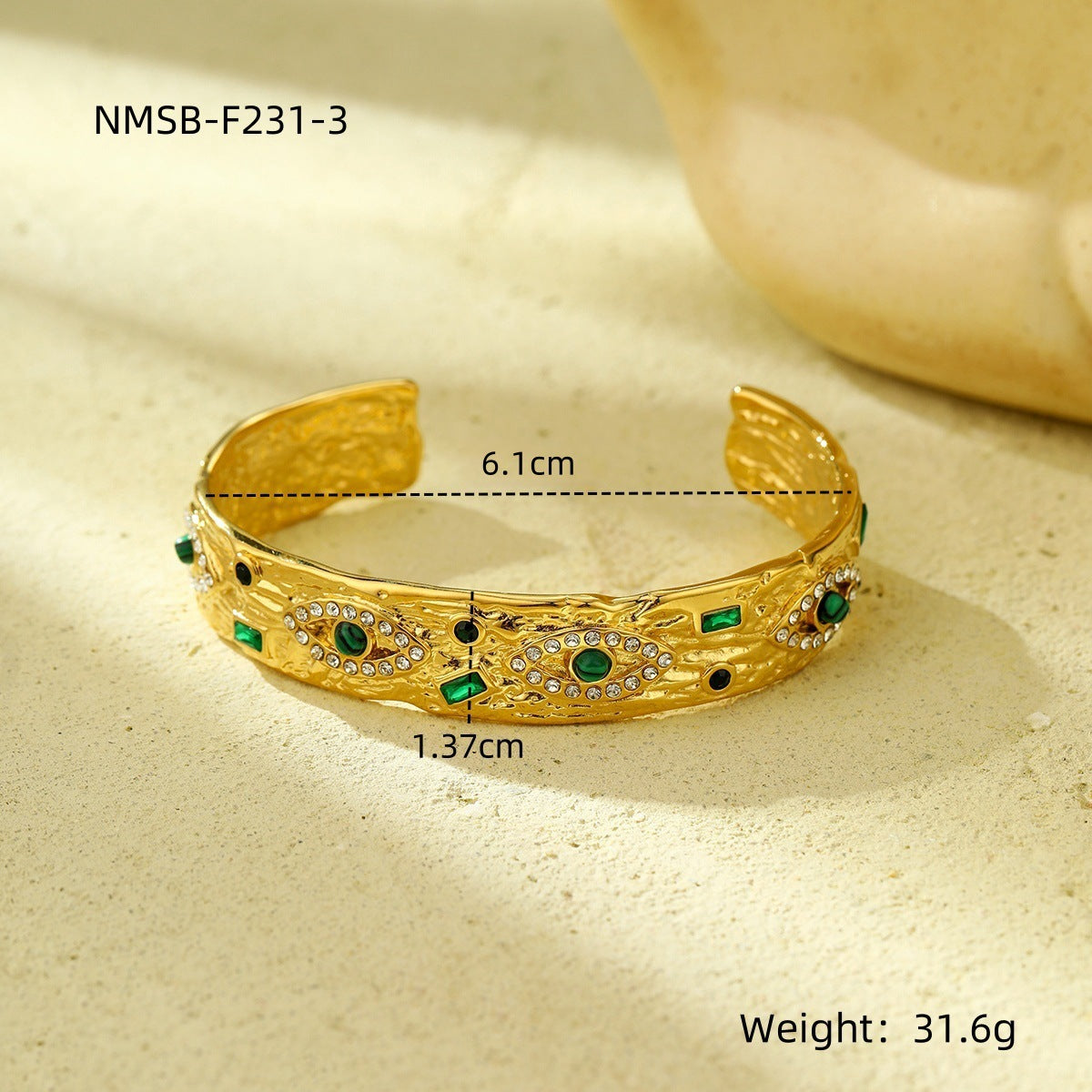 Pulsera de acero titanio de estilo vintage con acabado pulido y patrón circular texturizado para mujer
