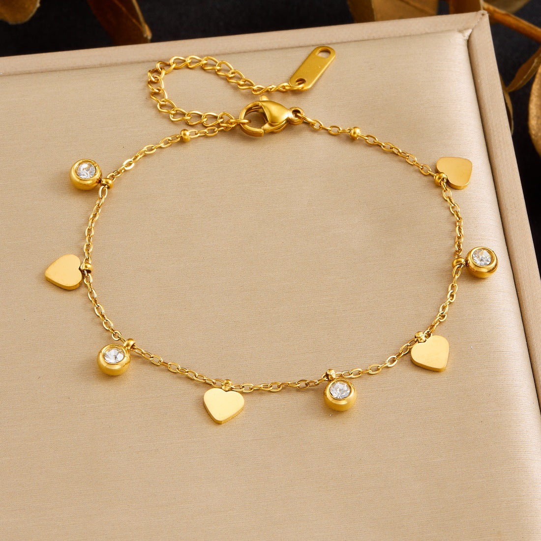 Minimalist Gold Plated Stainless Steel Round Heart Rhinestone Pendant Chain Bracelet for Women