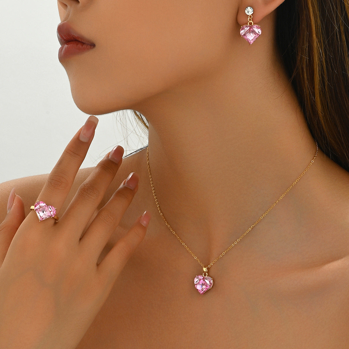 Conjunto de collar, pendientes y pulsera de cobre con circonitas incrustadas en forma de corazón para mujer