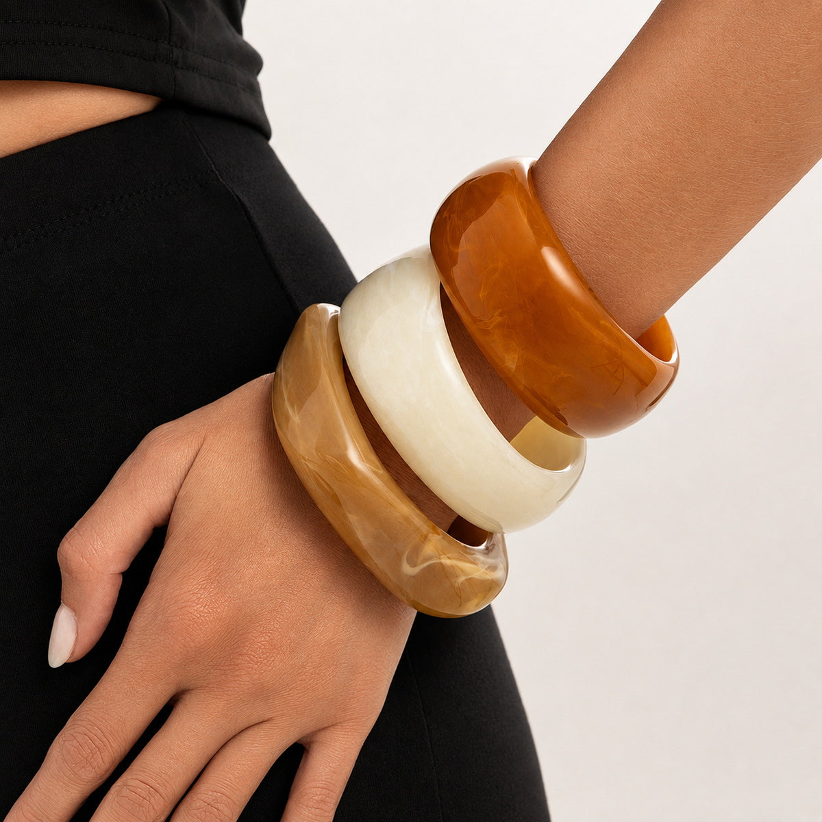 Vintage Wide Irregular Round Resin Bangle Bracelet with Gradient Pattern