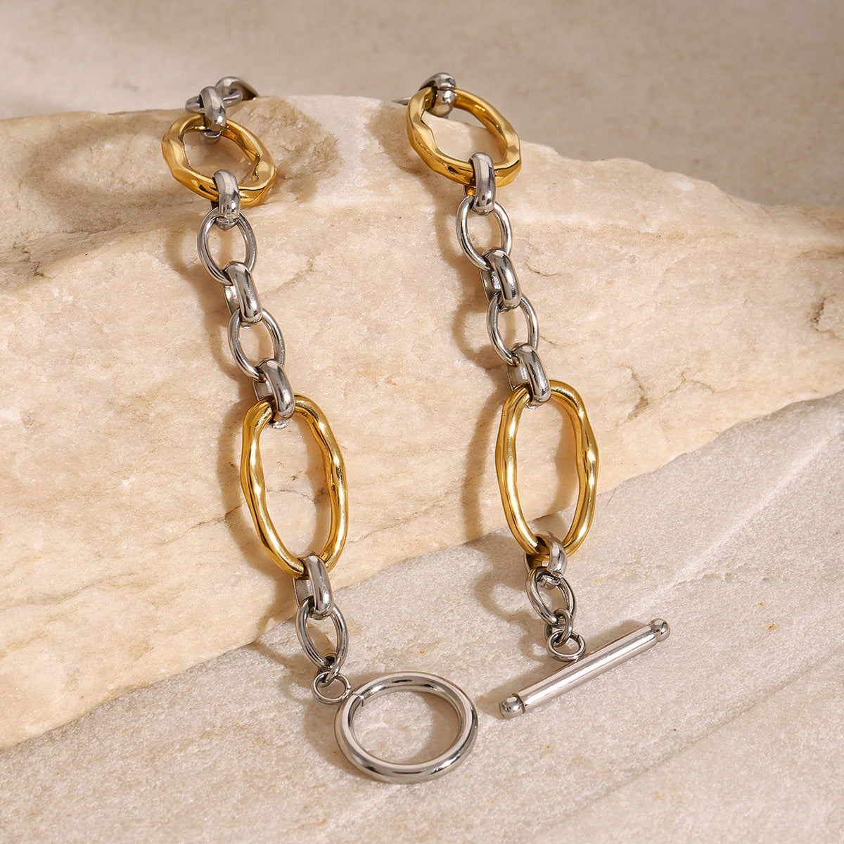Bracciale Geometrico Placcato Acciaio Inossidabile da Donna con Stile Minimalista Moderno ed Elegante Anello Decorativo