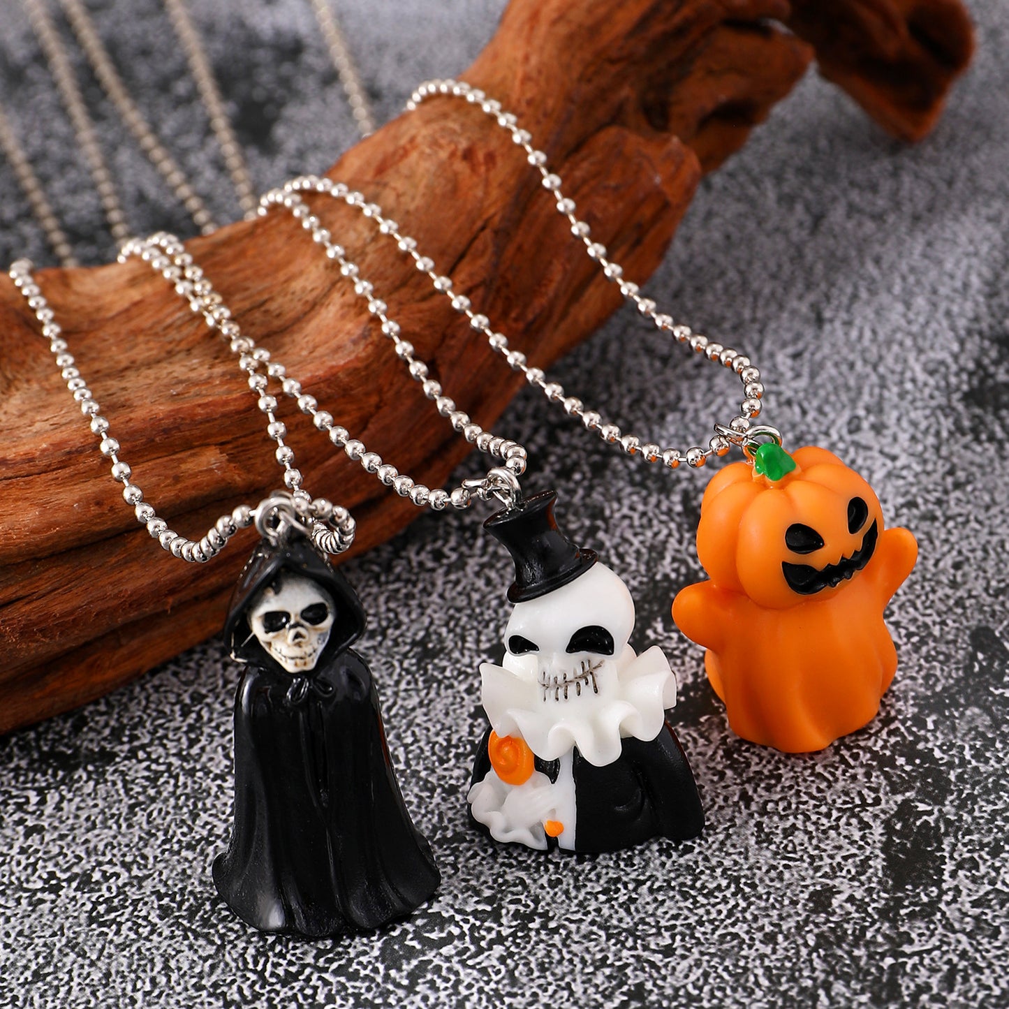 Collar con colgante de fantasma y calabaza de Halloween en resina con acabado chapado, joyería minimalista de moda para las fiestas para unisex