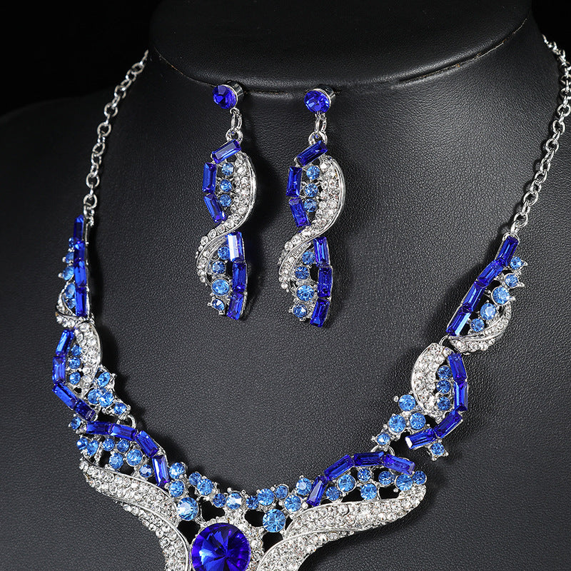 Fashion OL Style Circle and Medal Pendant Necklace Set with Alloy Chain and Electroplated Finish for Women