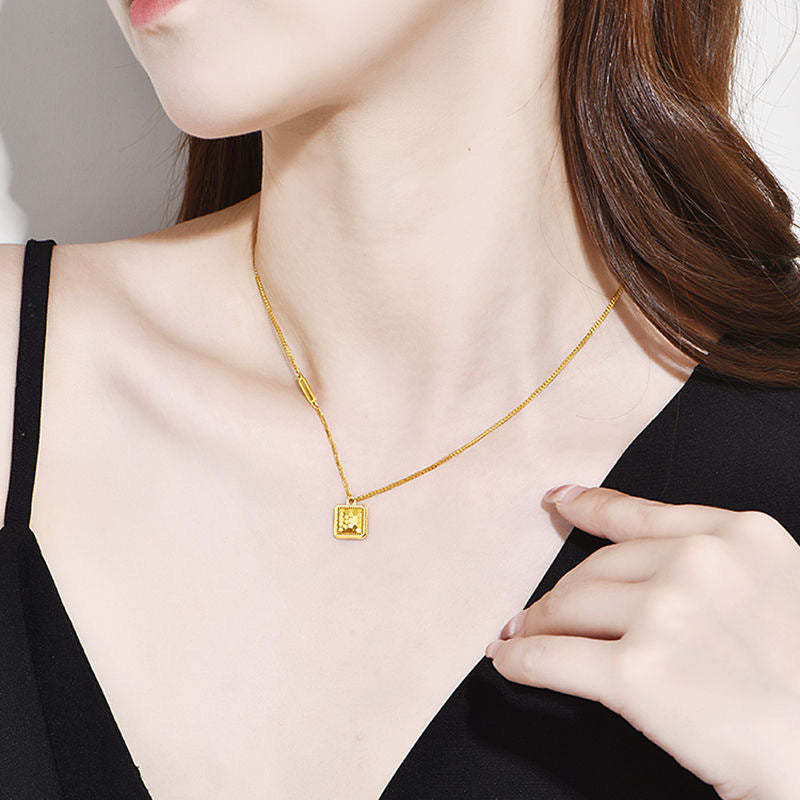 Minimalist Geometric Honeycomb Pendant Titanium Steel Plated Gold Water Wave Chain Women's Lightweight Luxury Sweater Necklace