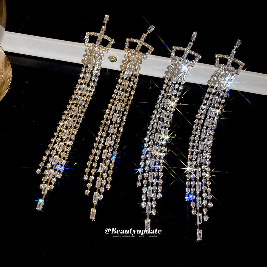 Pendientes Minimalistas Cuadrados Geométricos de Circonita para Mujer con Postes de Acero Inoxidable y Tacto de Lujo