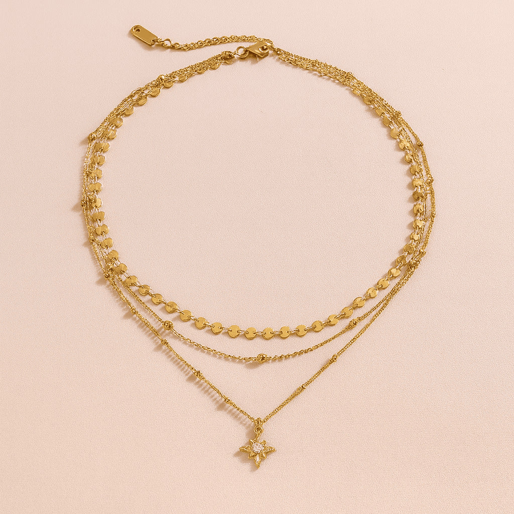 Collana con ciondolo a stella a otto punte geometrica minimalista in acciaio inossidabile con charm in acciaio al titanio e placcatura sottovuoto in oro PVD da donna