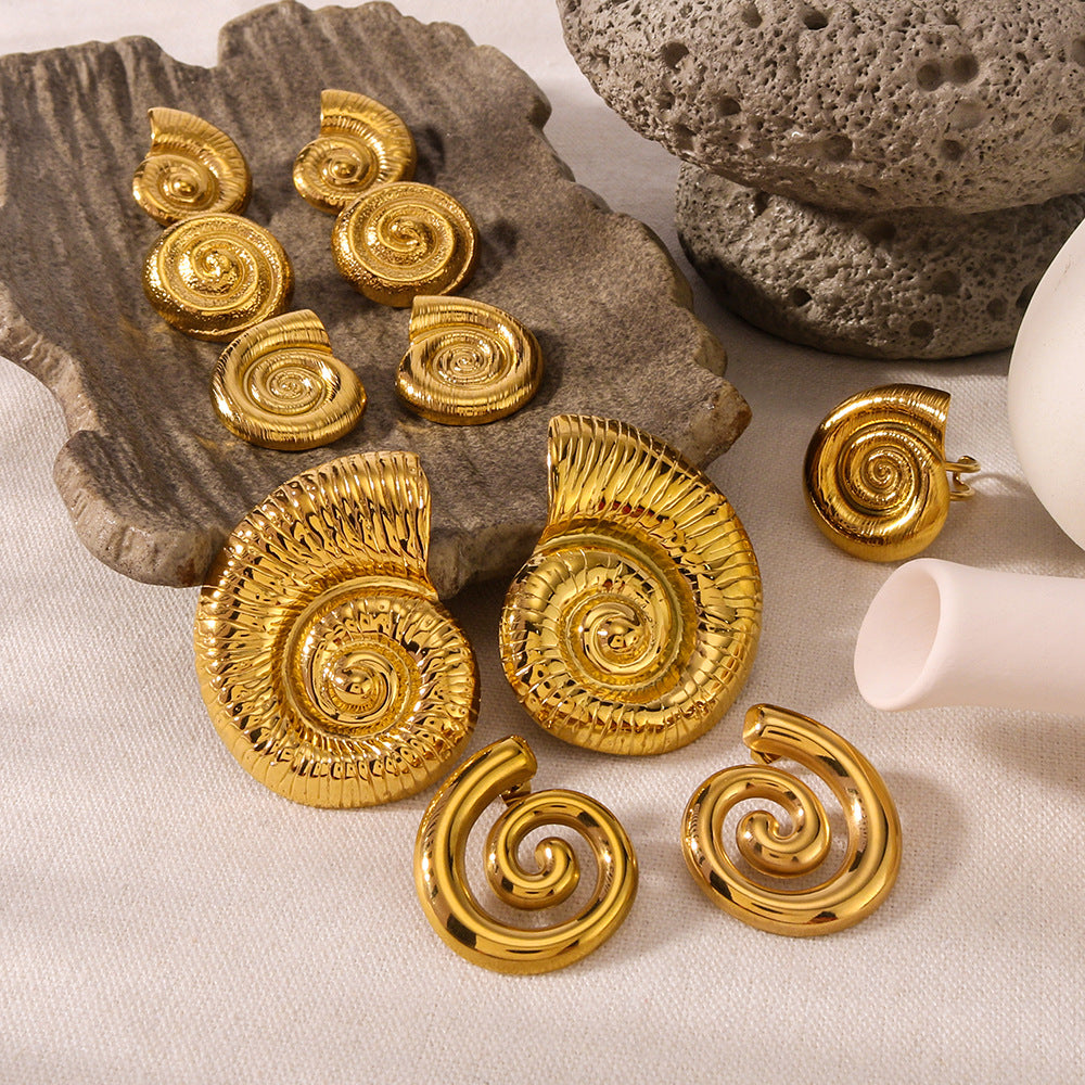 Orecchini da donna minimalisti in acciaio inossidabile a forma di conchiglia con placcatura in oro 18 carati