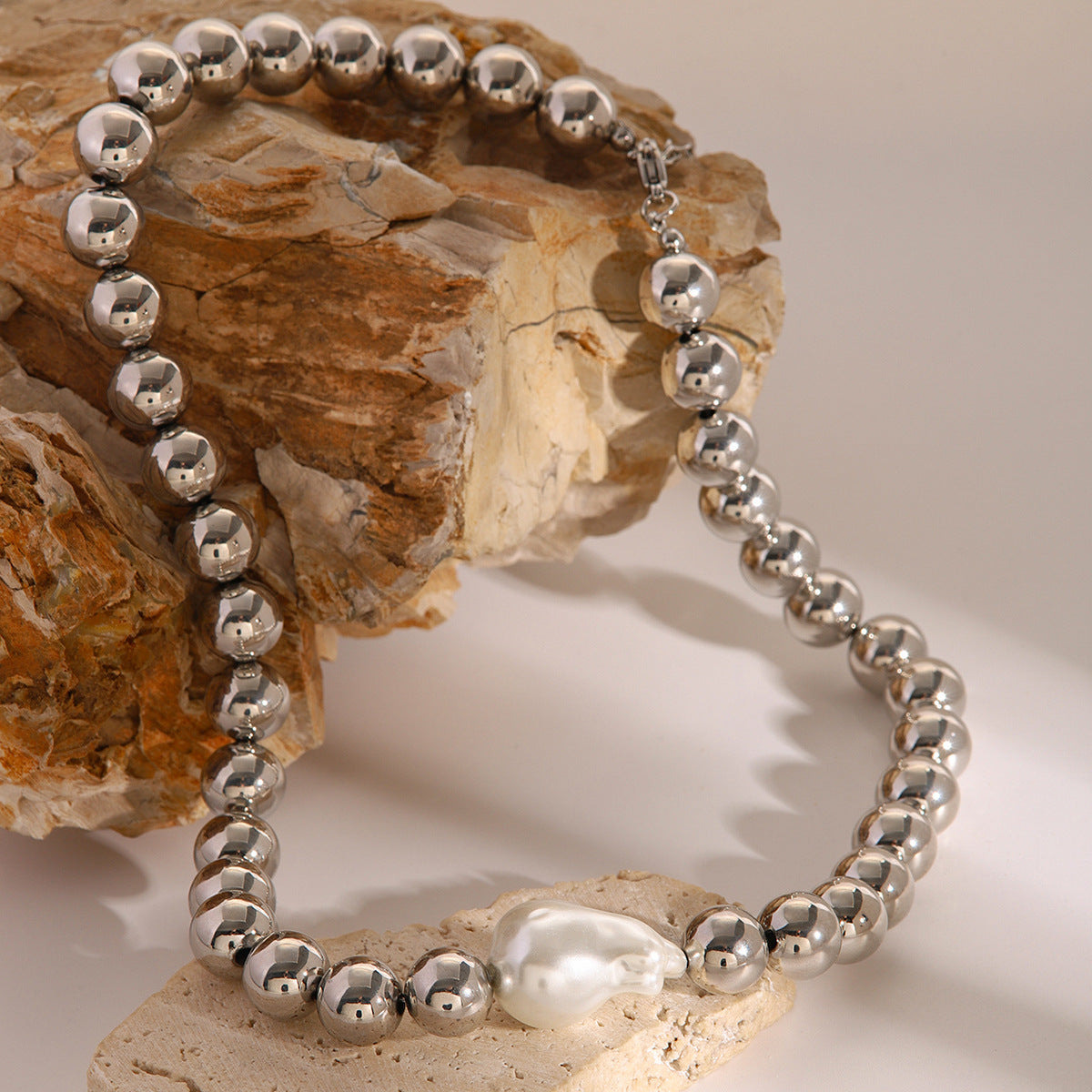 Collana girocollo geometrica in acciaio inossidabile ispirata al barocco con accenti in acciaio al titanio, finitura galvanizzata, catena clavicola minimalista alla moda da donna