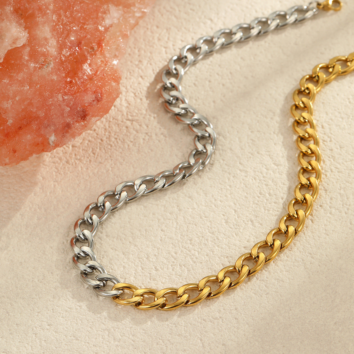Collar con Colgante Geométrico de Acero Inoxidable con Baño de Oro de 18K para Mujer, Estilo Moderno para la Oficina