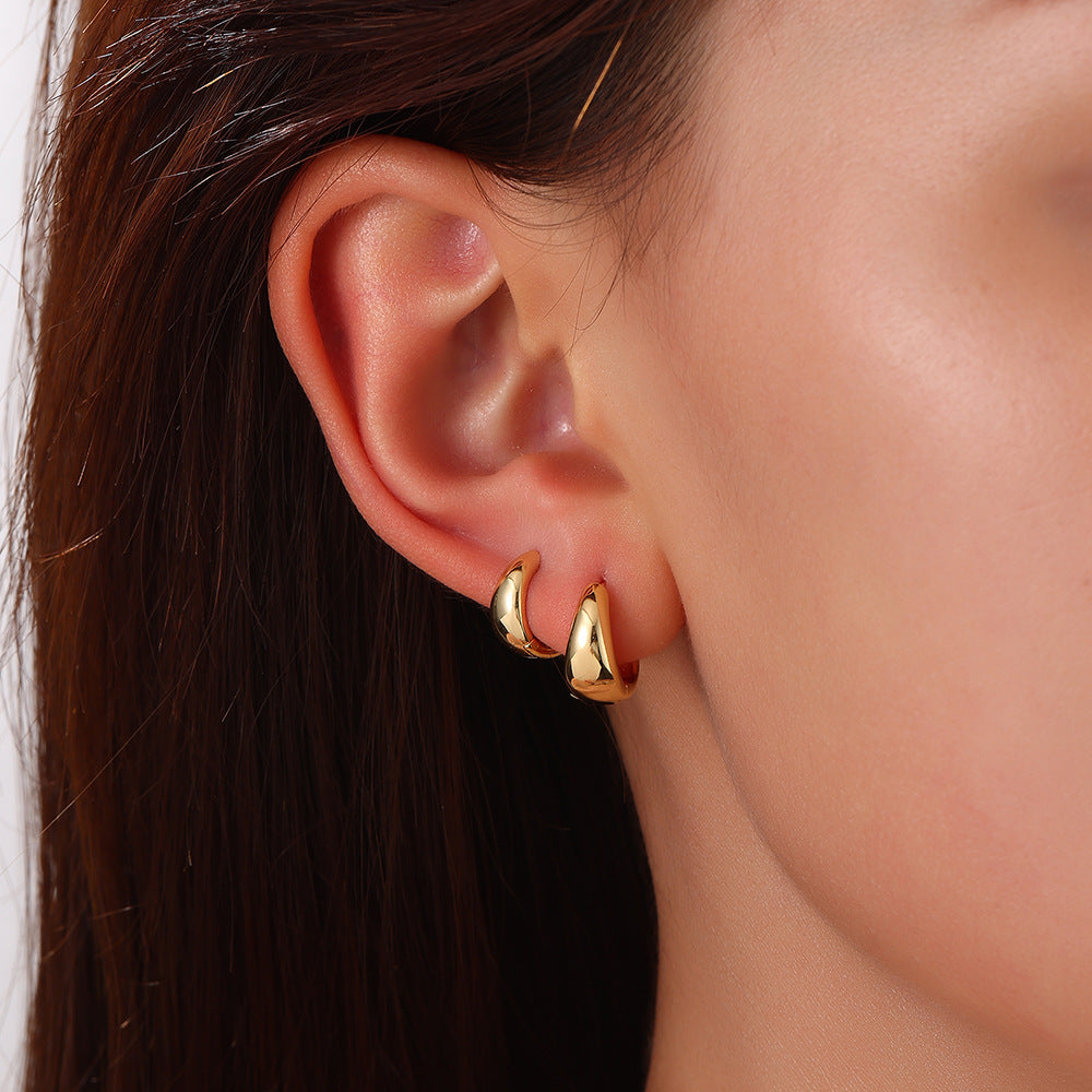 Orecchini da donna minimalisti geometrici rotondi a fascia larga in ottone placcato oro vero con finitura liscia e lucida
