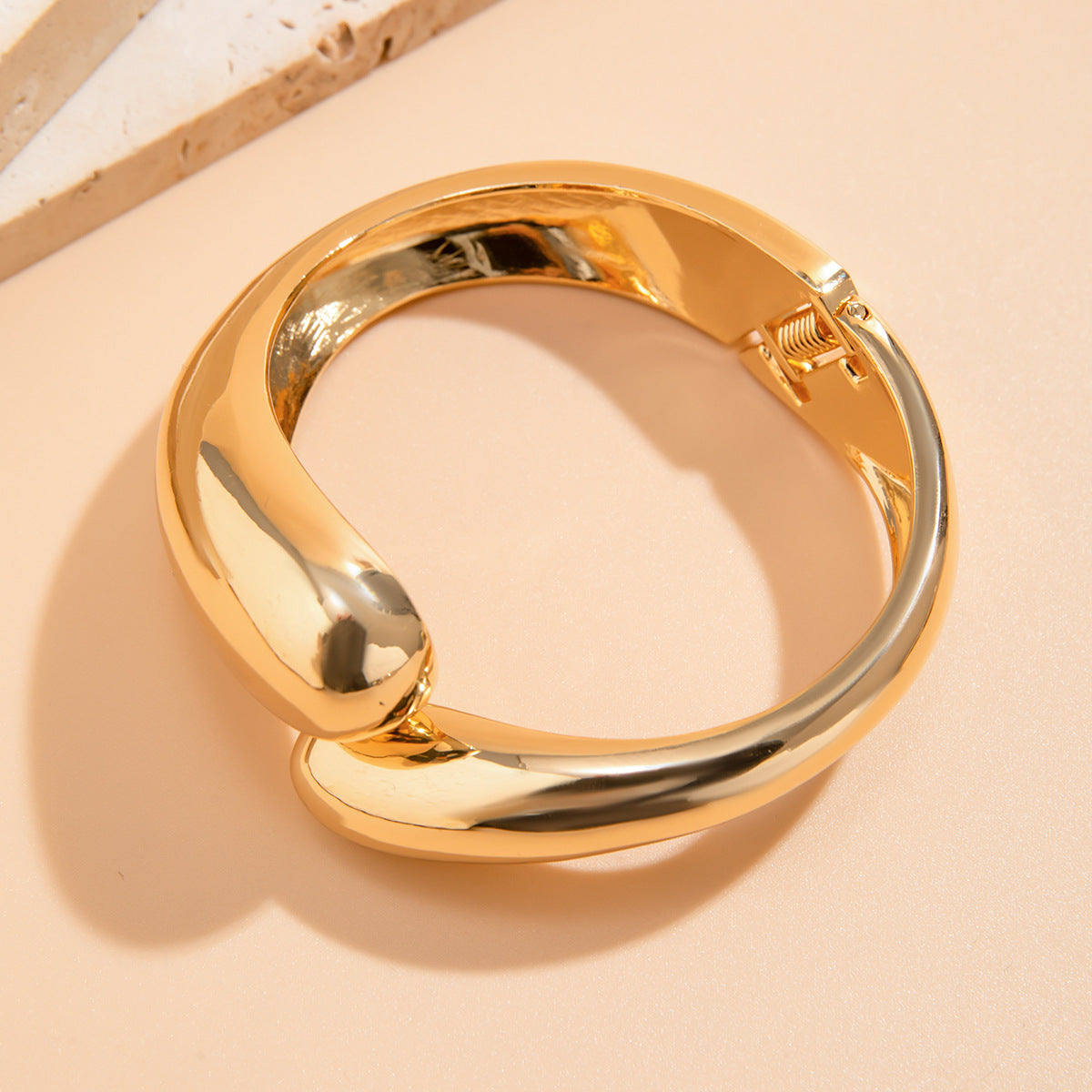 Hip-hop Oval Irregular Wave Plated Zinc Alloy Bracelet