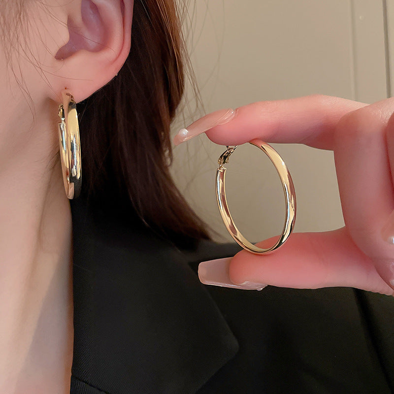 Eleganti orecchini a cerchio geometrici da donna in lega di zinco con finitura galvanica