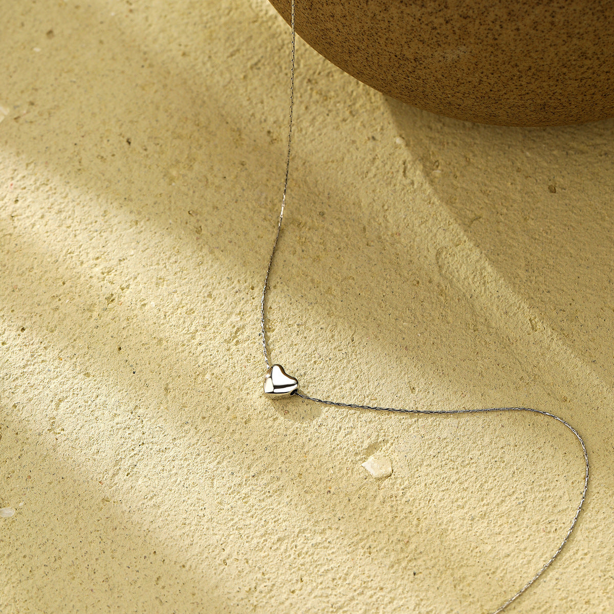 Collar minimalista de acero de titanio con forma de corazón para mujer, con acabado galvanizado y delicado colgante de acero inoxidable
