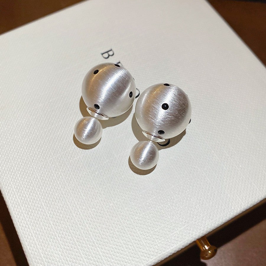 Pendientes de metal geométricos minimalistas con incrustaciones de diamantes de imitación y acabado cepillado para mujer