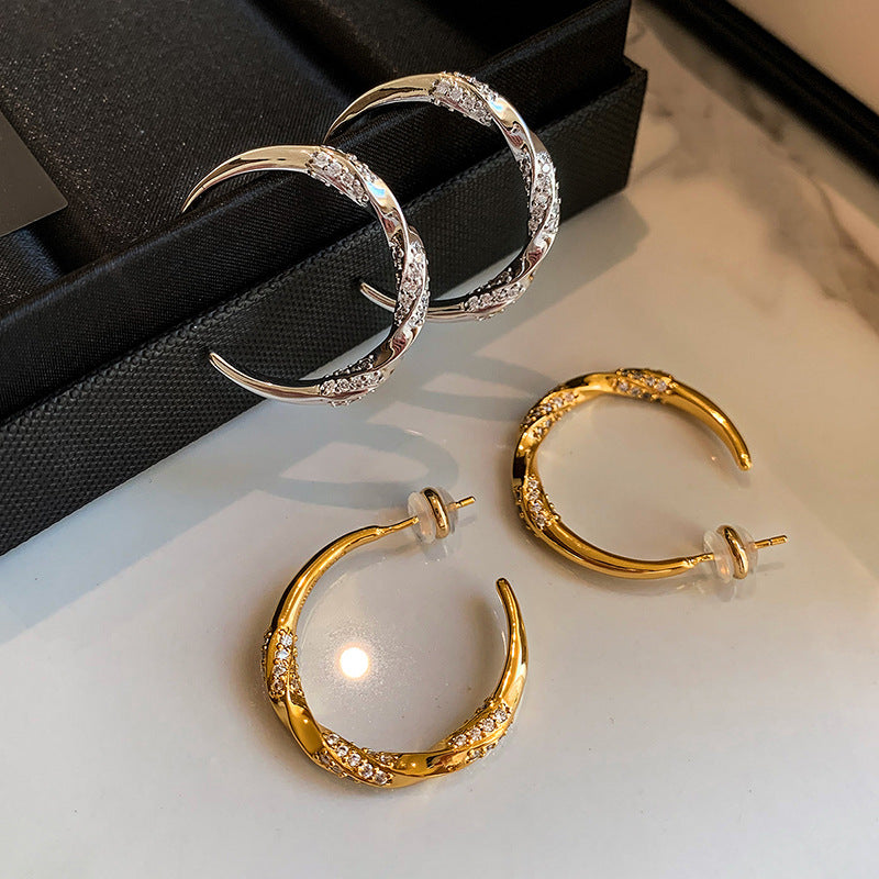 Orecchini a polsino geometrici minimalisti a C con zirconi per donna, con perni in argento placcato oro e sensazione di lusso