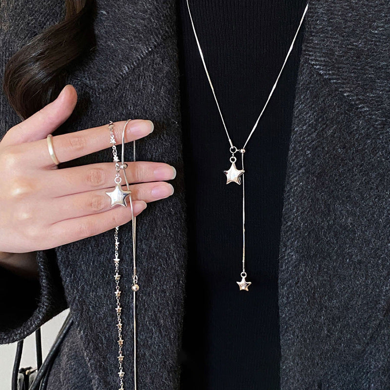 Collana con ciondolo a stella asimmetrica minimalista in rame placcato per donna, catena leggera per maglione con estetica di lusso