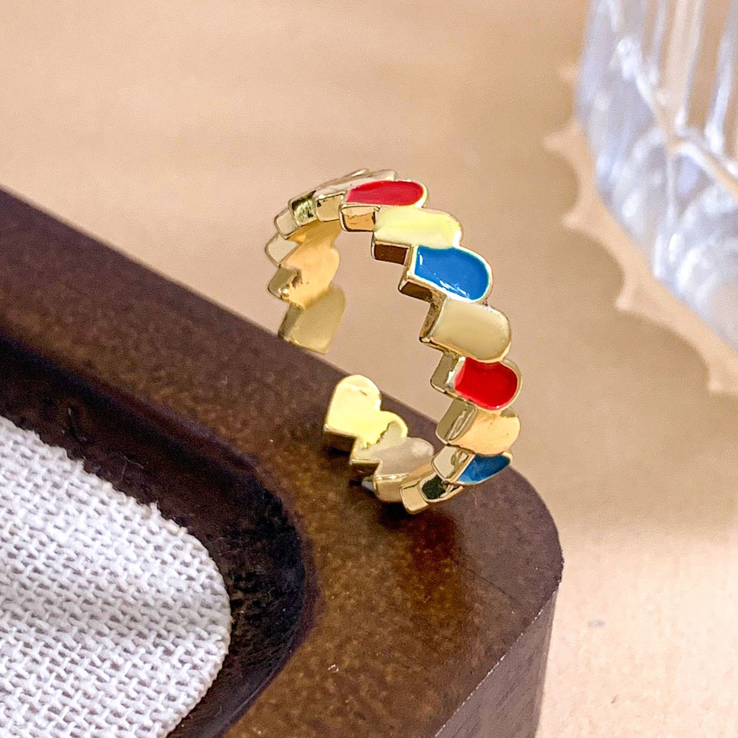 Anello da donna smaltato a pois geometrici, placcato oro, dolce e minimalista