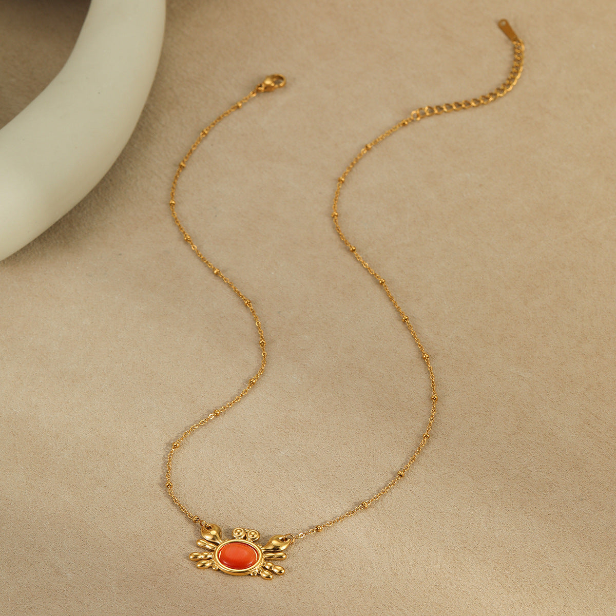 Elegante Collar con Colgante de Cangrejo para Mujer en Acero Inoxidable con Acabado Chapado, Diseño del Zodíaco Cáncer, Delicada Cadena para Clavícula