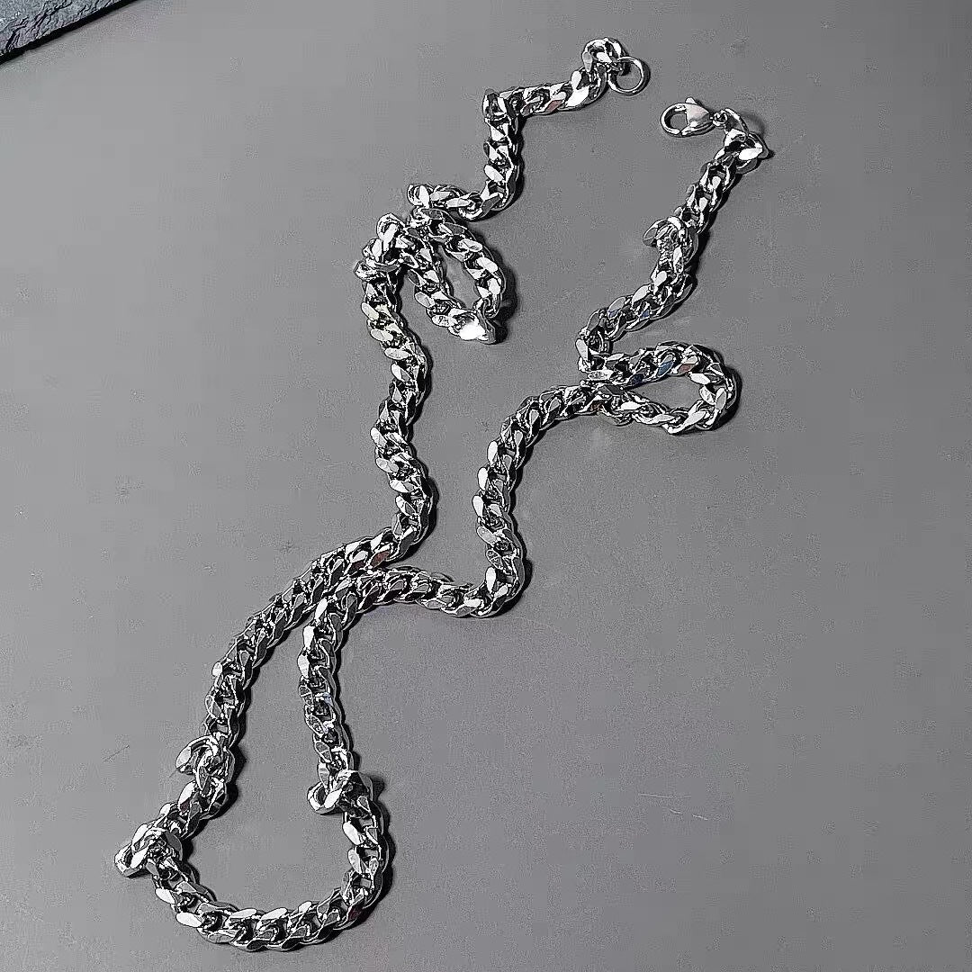 Minimalist Geometric Cuban Chain Necklace for Men and Women Titanium Steel Vacuum Plated Hypoallergenic Fashion Accessory
