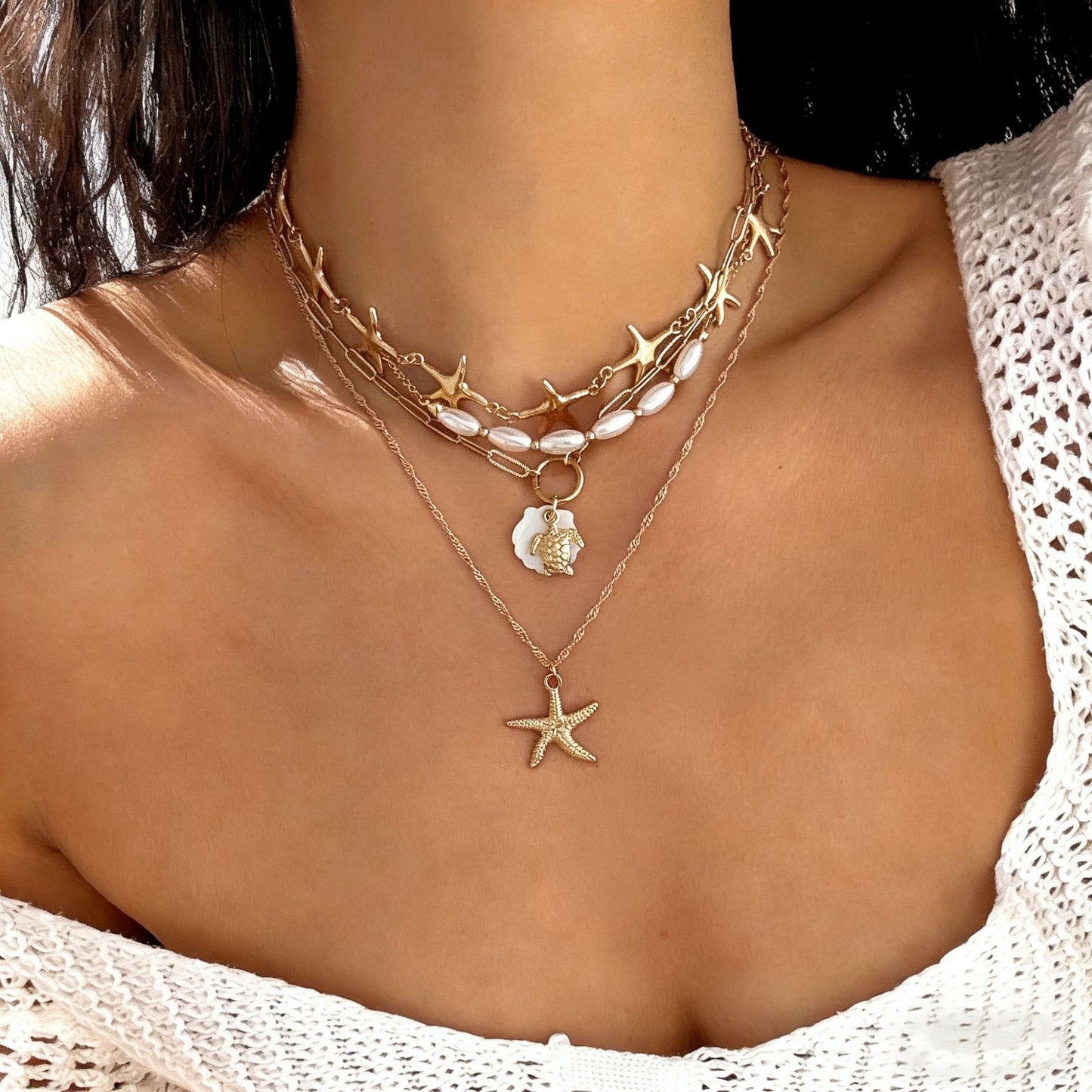 Collana con ciondolo placcato in lega di zinco a forma di animale con elementi in conchiglia da donna
