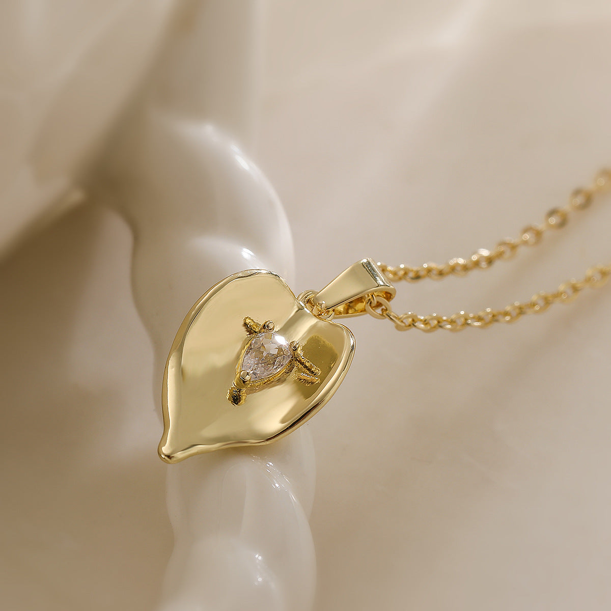 Minimalist Leaf-Shaped Copper Pendant Necklace with Genuine Gold Plating and Zircon Inlay for Women