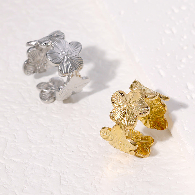 Anillo floral rústico para mujer de acero inoxidable con acabado chapado y banda ajustable