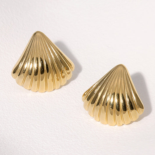 Orecchini a perno da donna minimalisti a forma di conchiglia in acciaio al titanio placcato oro 18K