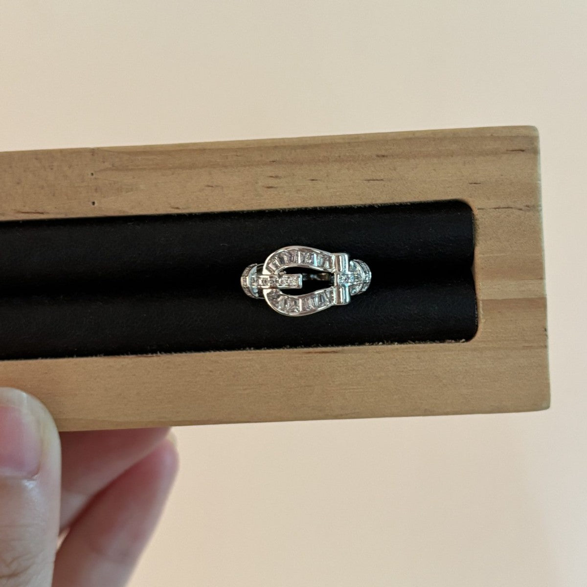 Orecchini da donna in rame con zirconi, dal design geometrico minimalista di lusso a ferro di cavallo