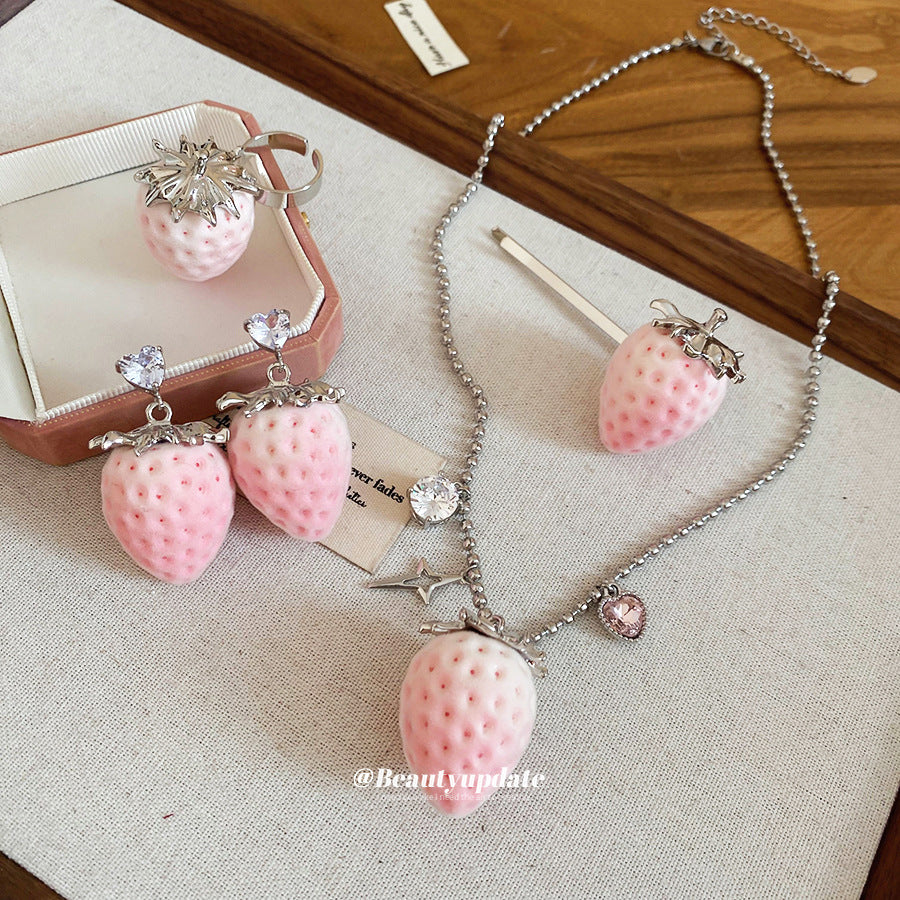 Juego de collar y pendientes de acero inoxidable con forma de fresa, bañados en oro rosa con detalles de diamantes de imitación para mujer
