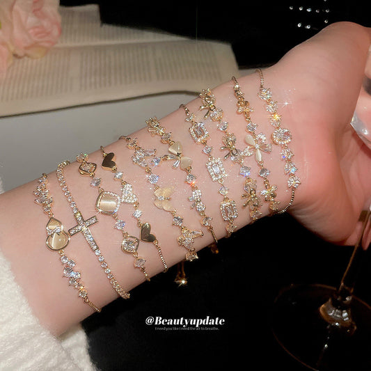 Elegante Bracciale Floreale in Zirconi Placcato Oro di Lusso per Donne con Design Ispirato agli Insetti e Motivo a Farfalla