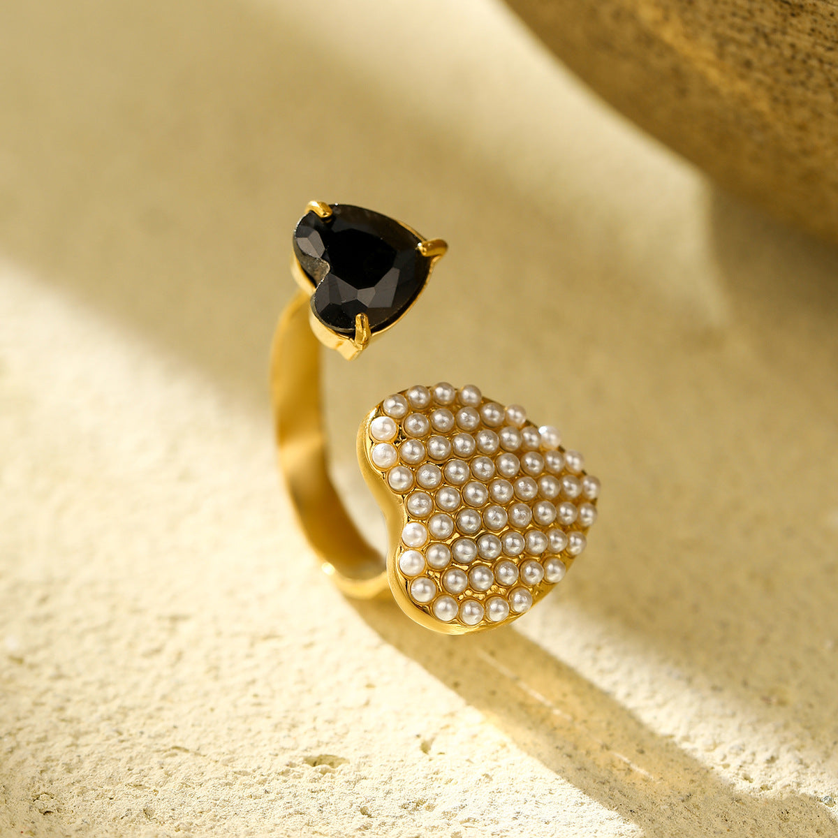Anello Elegante Regolabile in Acciaio al Titanio Ispirato alla Francia per Donna con Forma a Cuore e Intarsio di Strass
