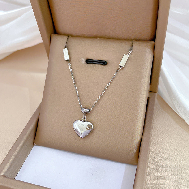 Collar minimalista de titanio y acero con colgante de corazón para mujer, cadena chapada en oro con patrón floral
