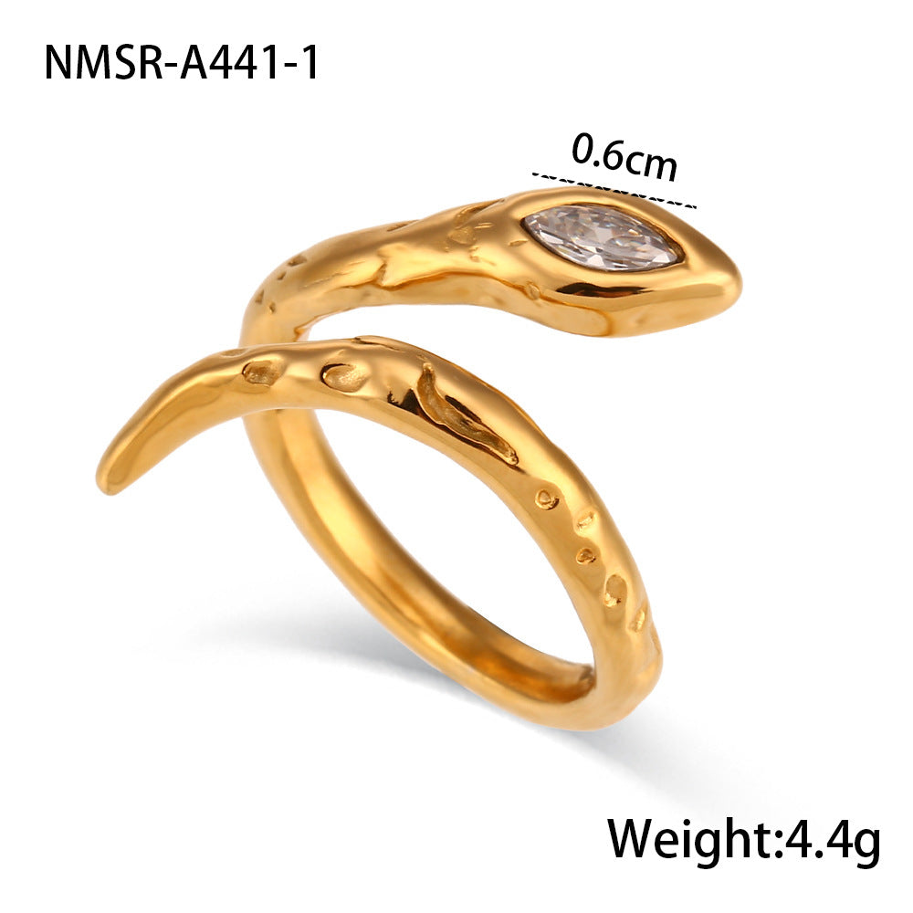 Set di orecchini, bracciale e anello da donna in acciaio al titanio a forma di serpente, placcato e alla moda