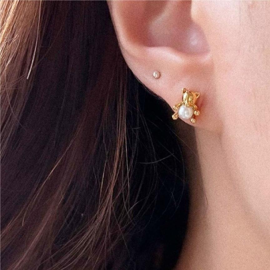 Minimalist Bear-Shaped 925 Sterling Silver Stud Earrings with Pearl Accent, Electroplated Finish, Fresh and Sweet Style