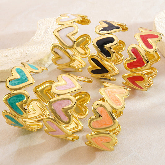Pulsera abierta de acero inoxidable en forma de C con diseño de corazón para mujer