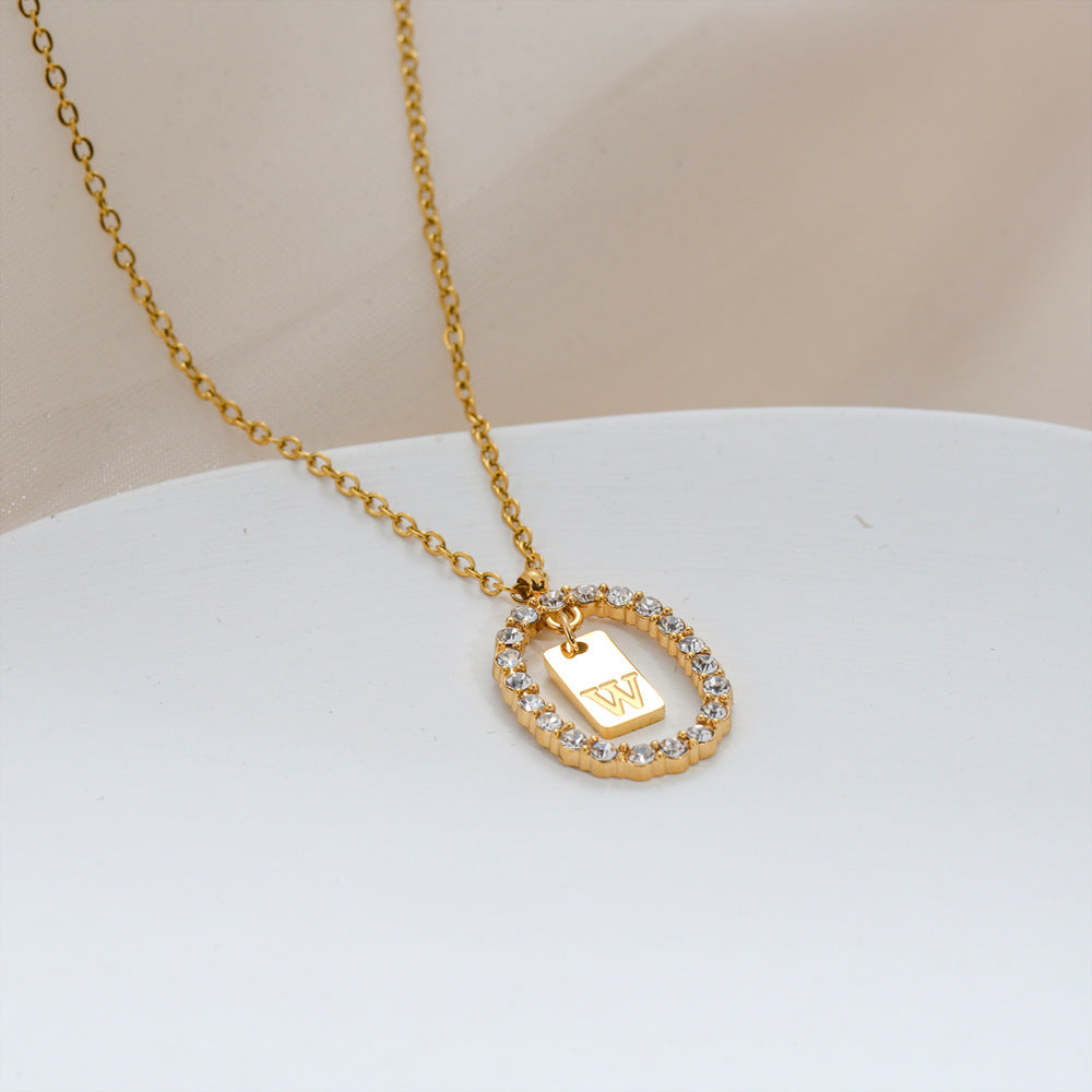 Collana da donna a maglione versatile in acciaio inossidabile ovale minimalista con lettera, placcata oro, con catena a maglie, con strass micro-pavé