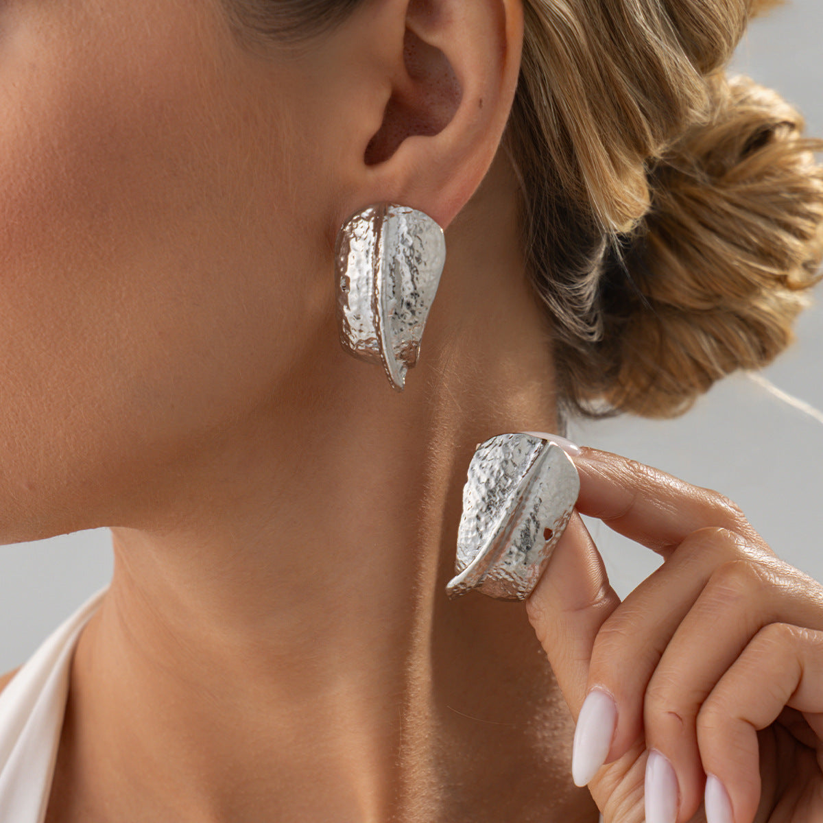 Sweet Punk Plated Alloy Floral Plant Earrings for Women