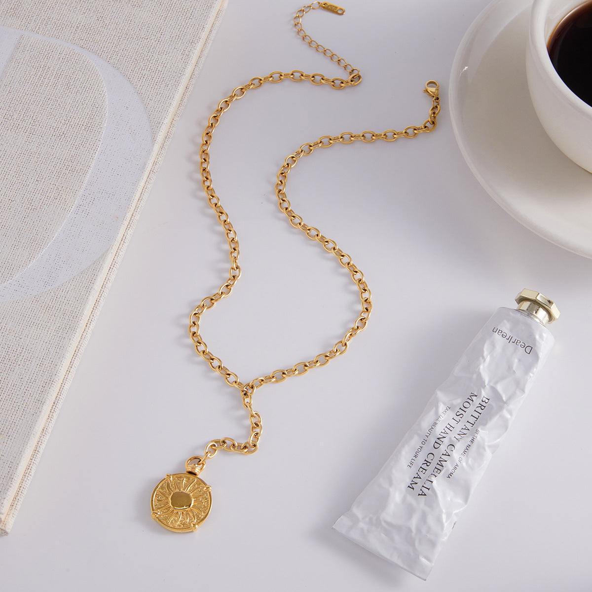 Collar con Colgante de Moneda Geométrica Minimalista Vintage para Mujer en Acero de Titanio con Acabado Chapado