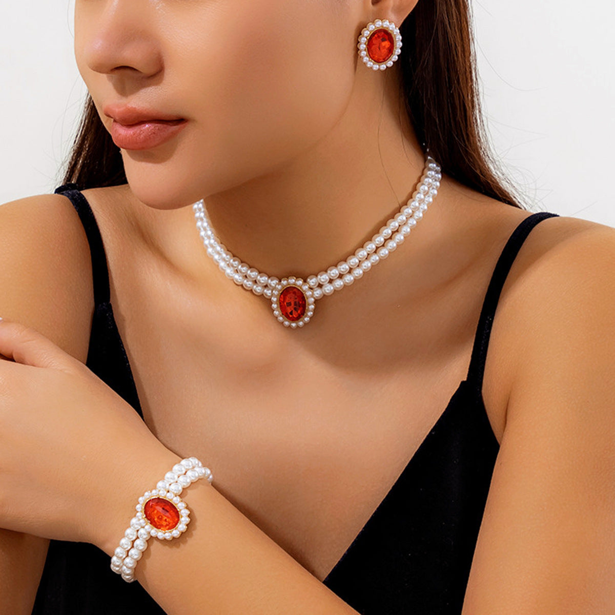 Collana girocollo vintage in resina geometrica in stile francese con pendente in lega e catena di perline per donne