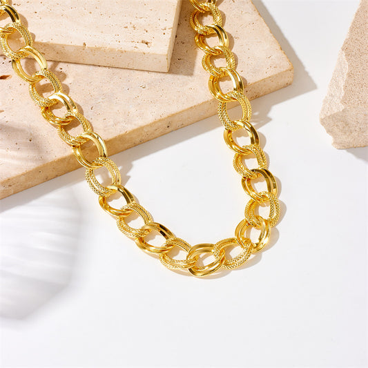 Elegante collar de doble anillo liso con rosca de acero de titanio chapado en oro para mujer
