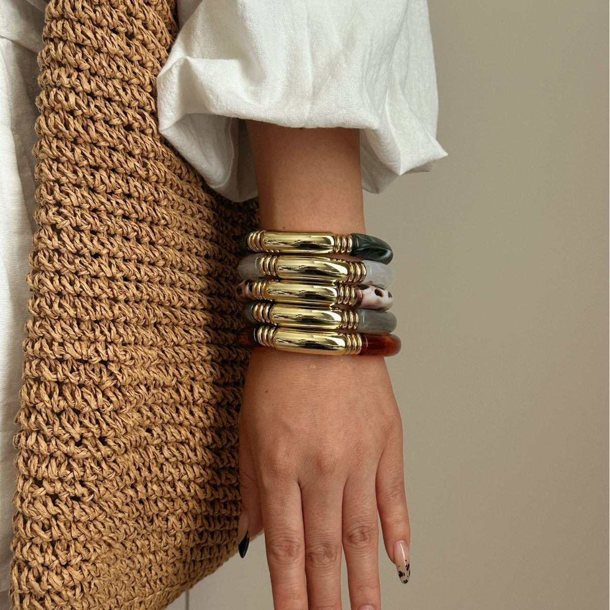 Bracciale tubolare curvo geometrico vintage placcato in acrilico