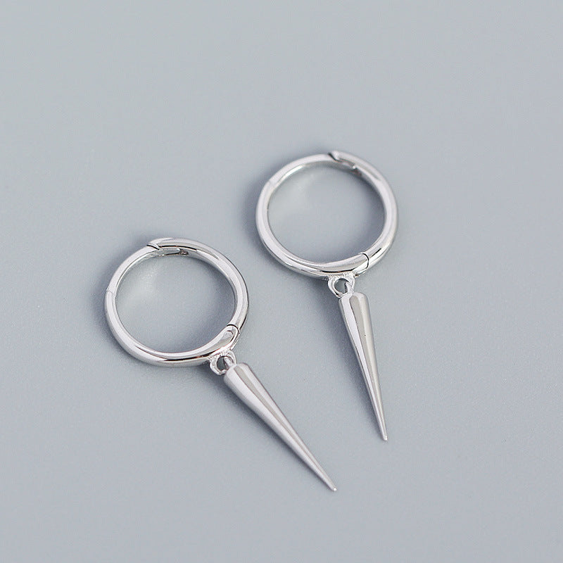 Orecchini a perno cono geometrico in argento sterling S925 con dettagli a rivetto