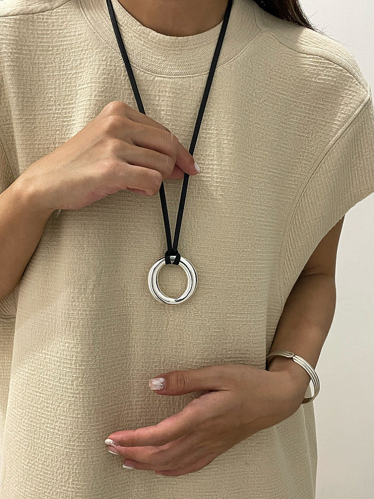 Collana con ciondolo a goccia minimalista dai toni freddi in lega placcata per donna, catena per maglione casual
